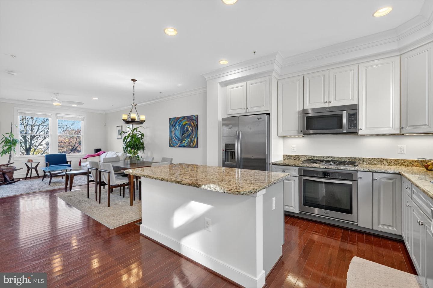 908 Montgomery Street photo 10