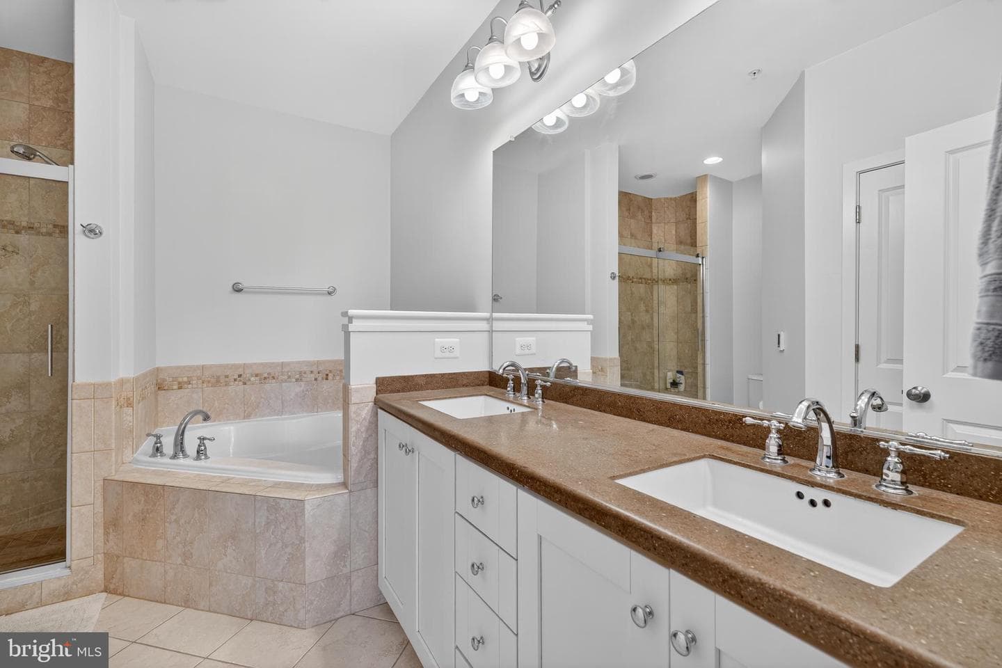 908 Montgomery Street photo 14