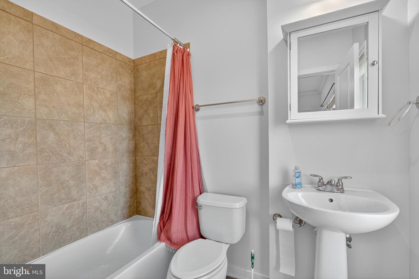 908 Montgomery Street photo 16