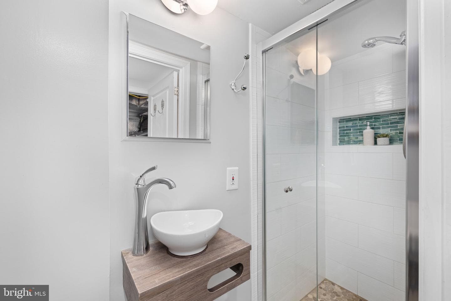 511 E Nelson Avenue photo 24