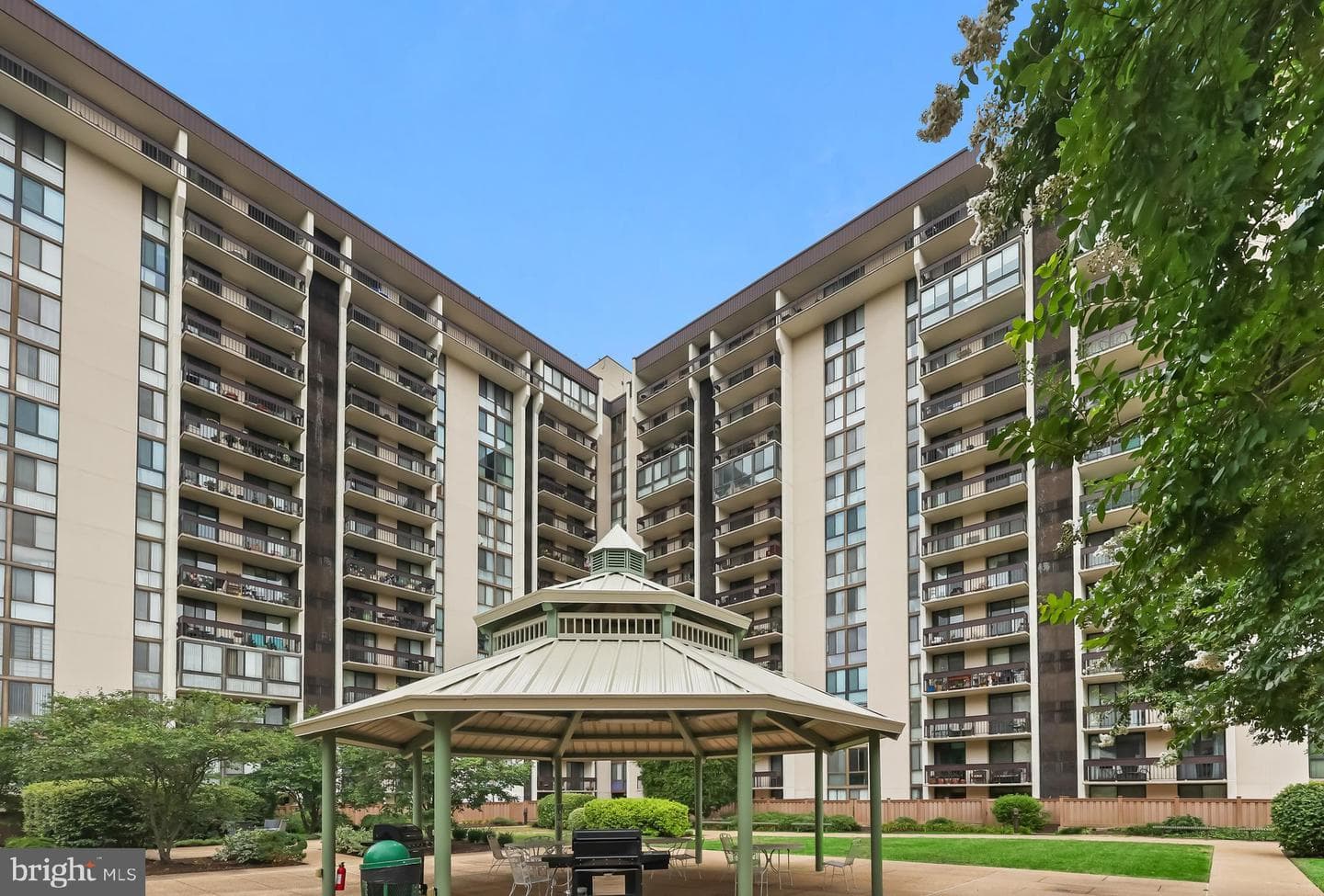 5300 Holmes Run Parkway #410 photo 28