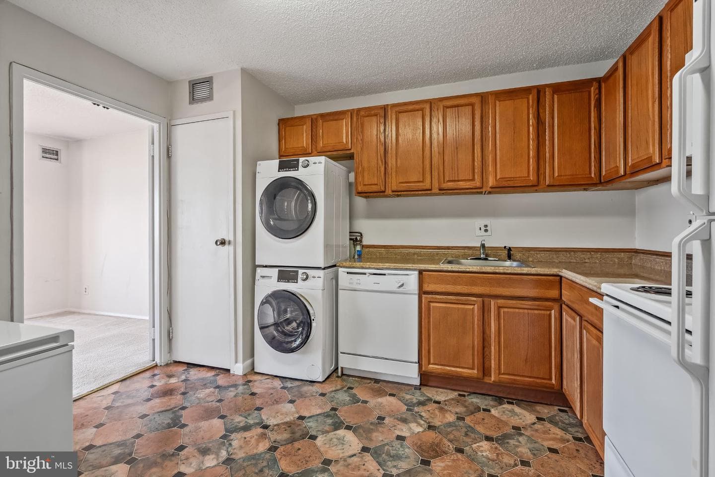 250 S Reynolds Street #411 photo 8