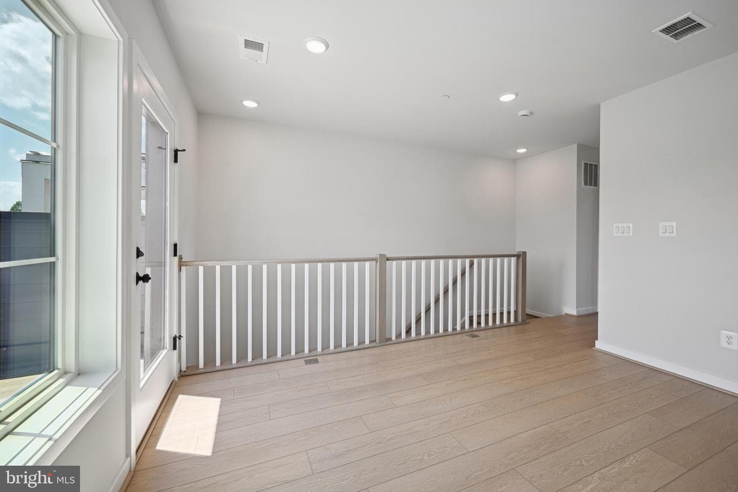 402 Swann Avenue photo 11