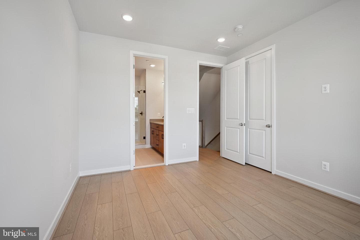 402 Swann Avenue photo 13