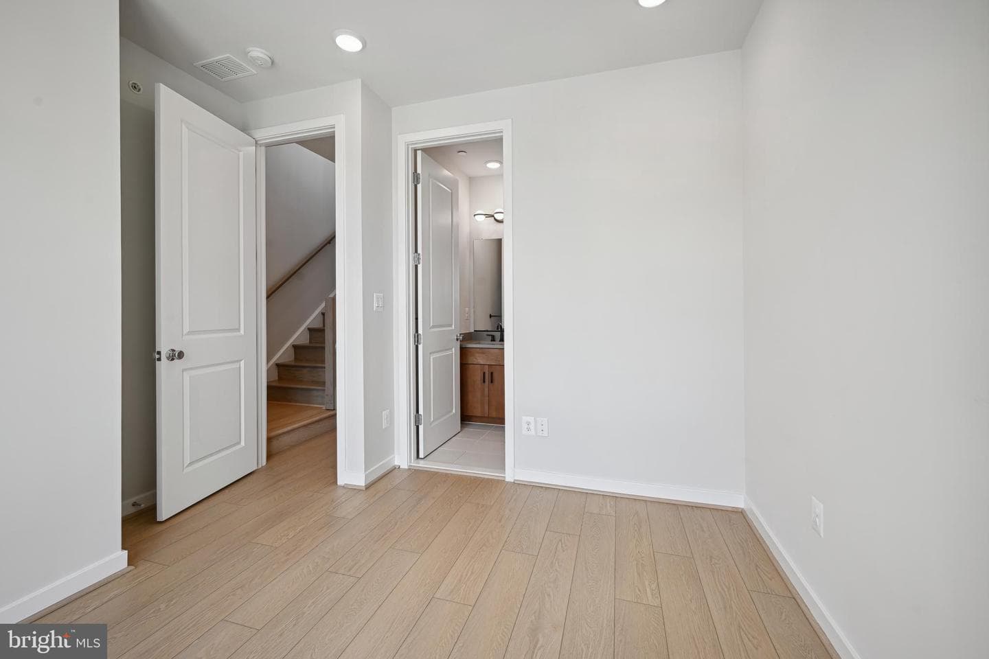402 Swann Avenue photo 15