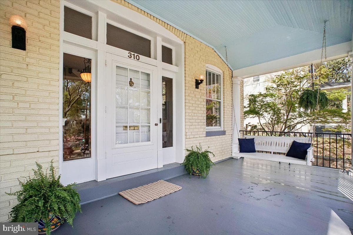 310 N View Terrace photo 3