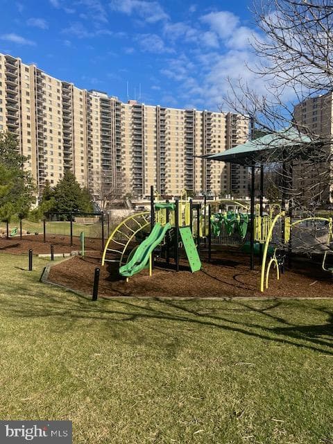 205 Yoakum Parkway #1016 photo 32