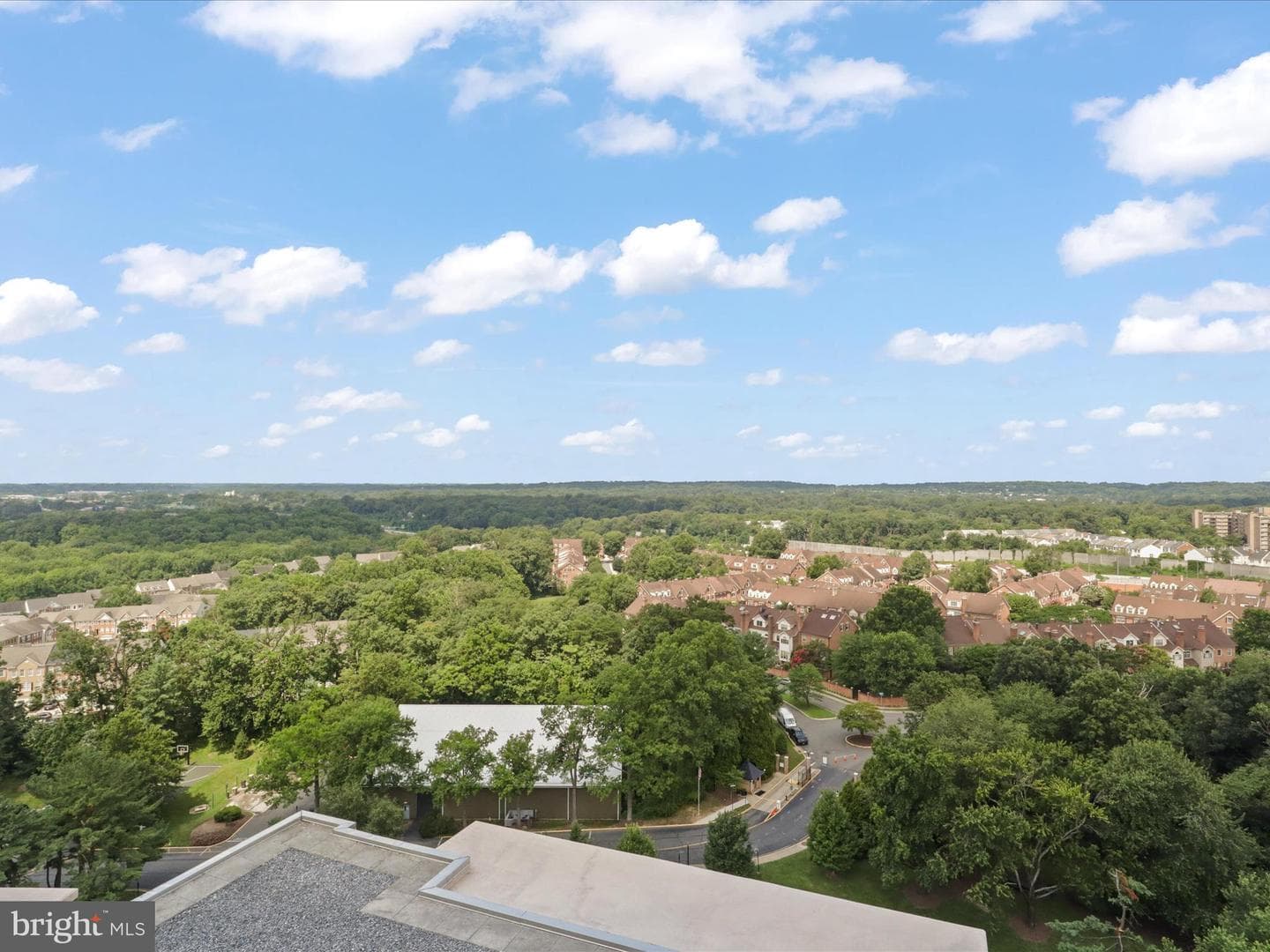 205 Yoakum Parkway #1020 photo 37