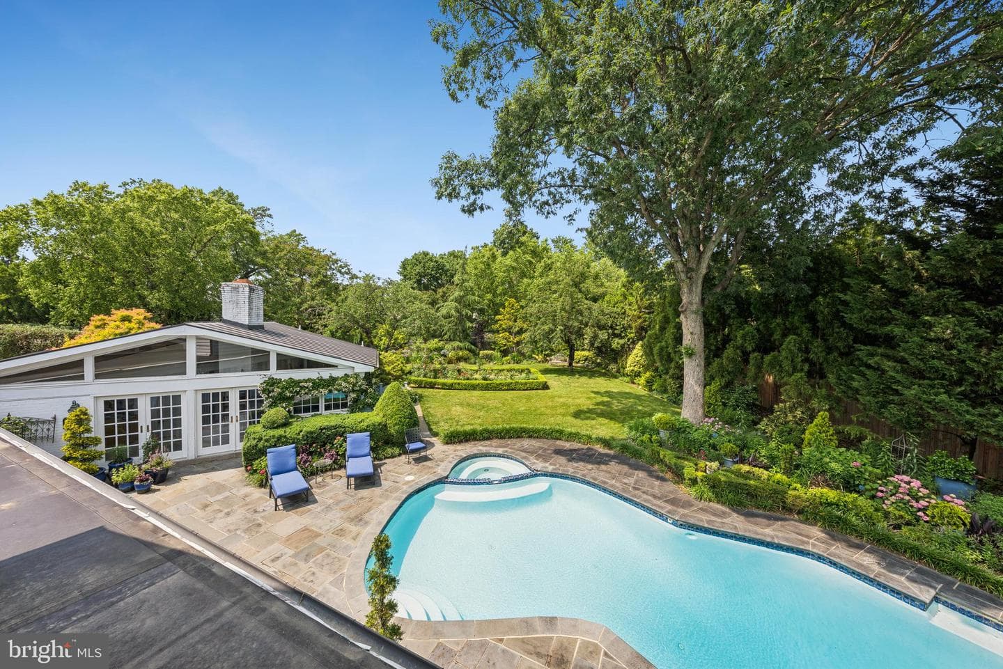 320 1/2 Mansion Drive photo 28