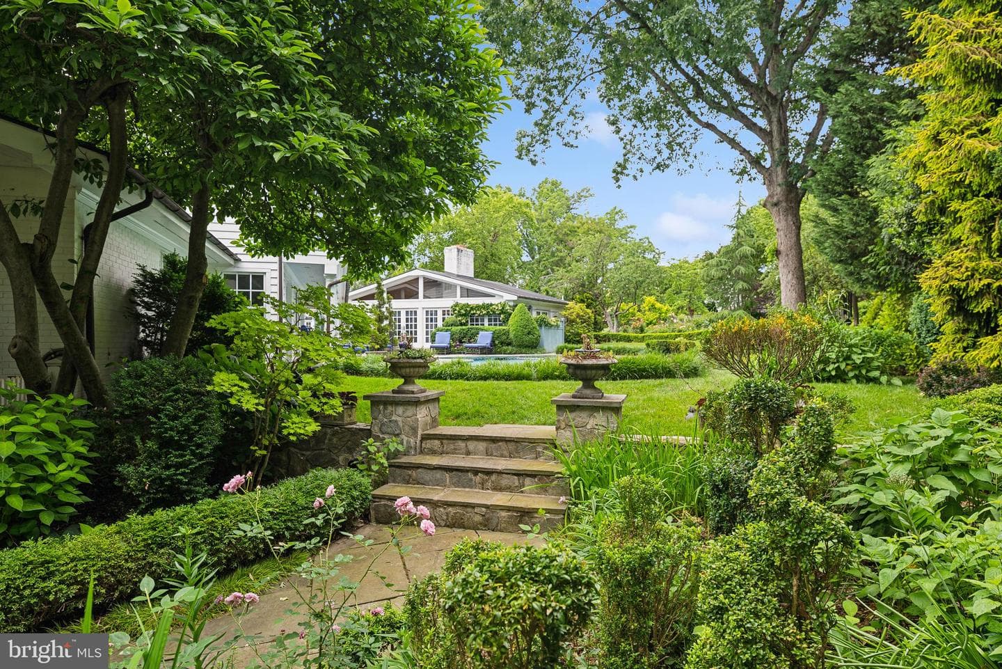 320 1/2 Mansion Drive photo 44