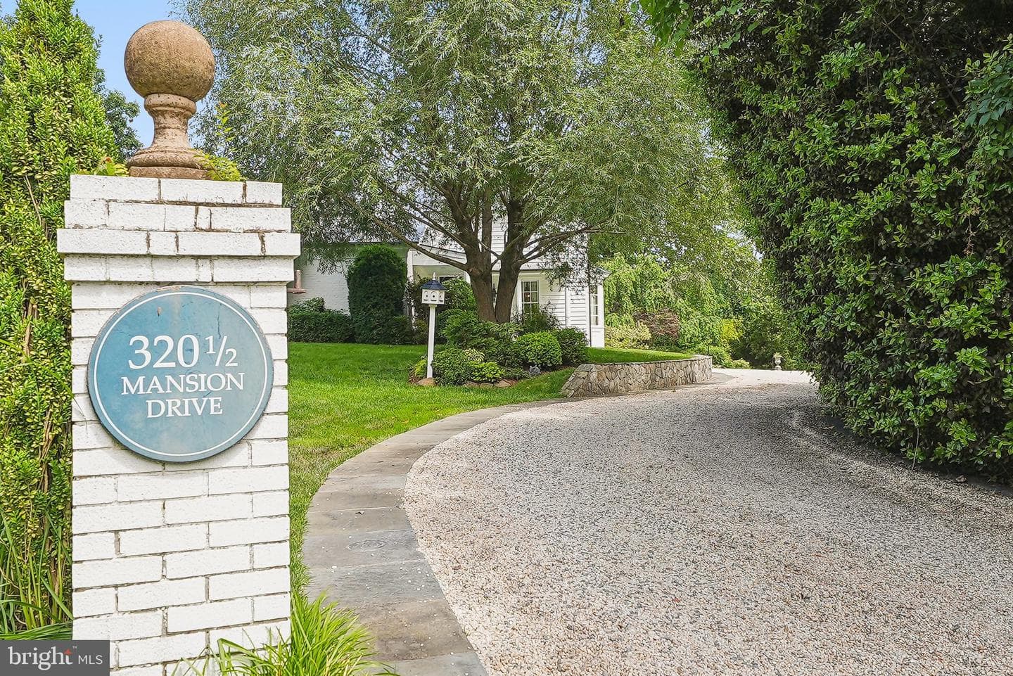 320 1/2 Mansion Drive photo 8
