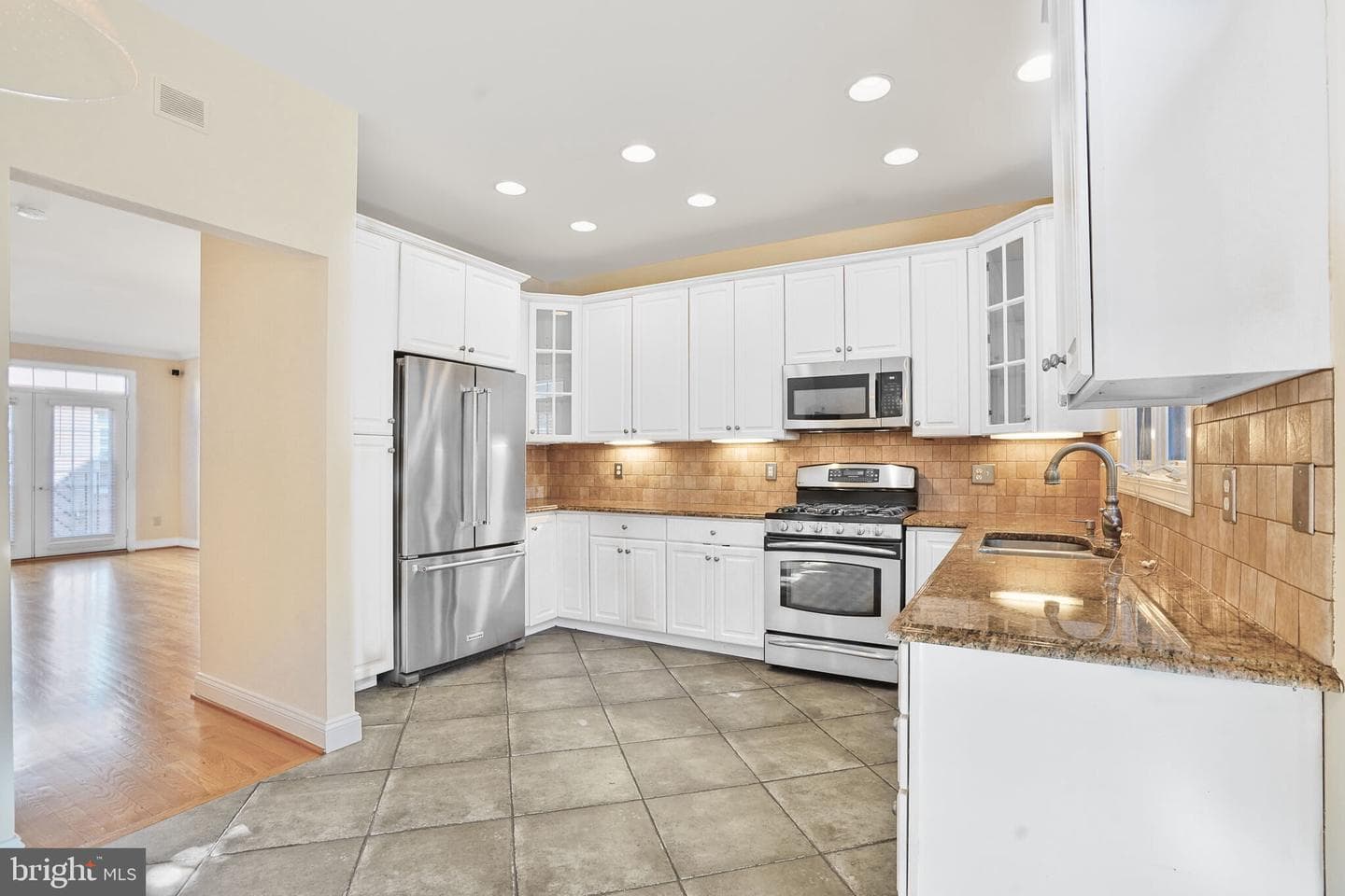 811 Water Place photo 6