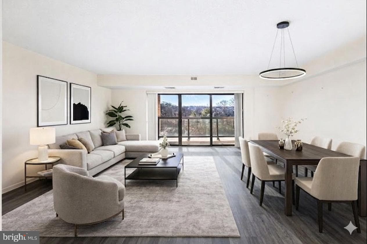 307 Yoakum Parkway #802, Alexandria