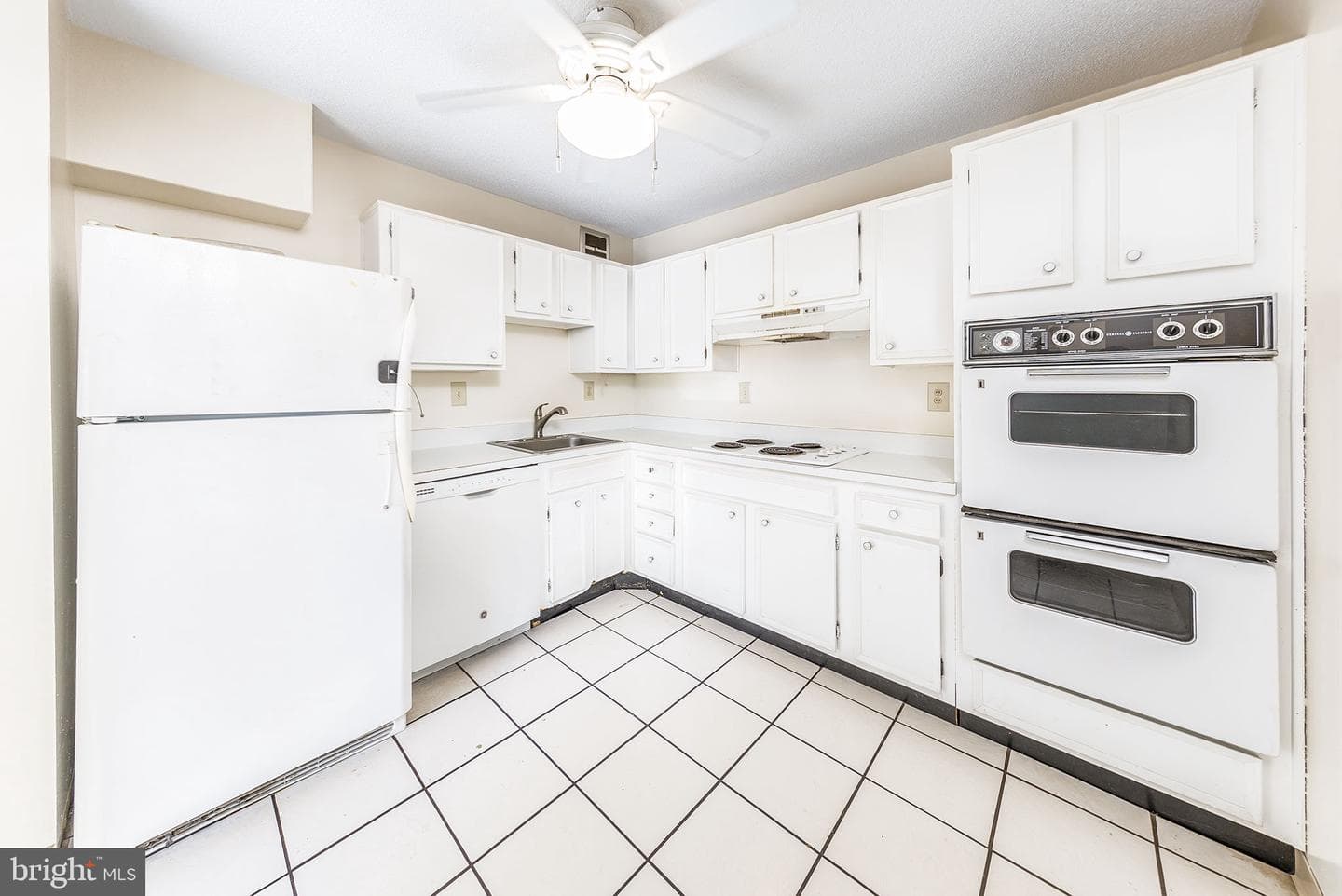 307 Yoakum Parkway #802 photo 16