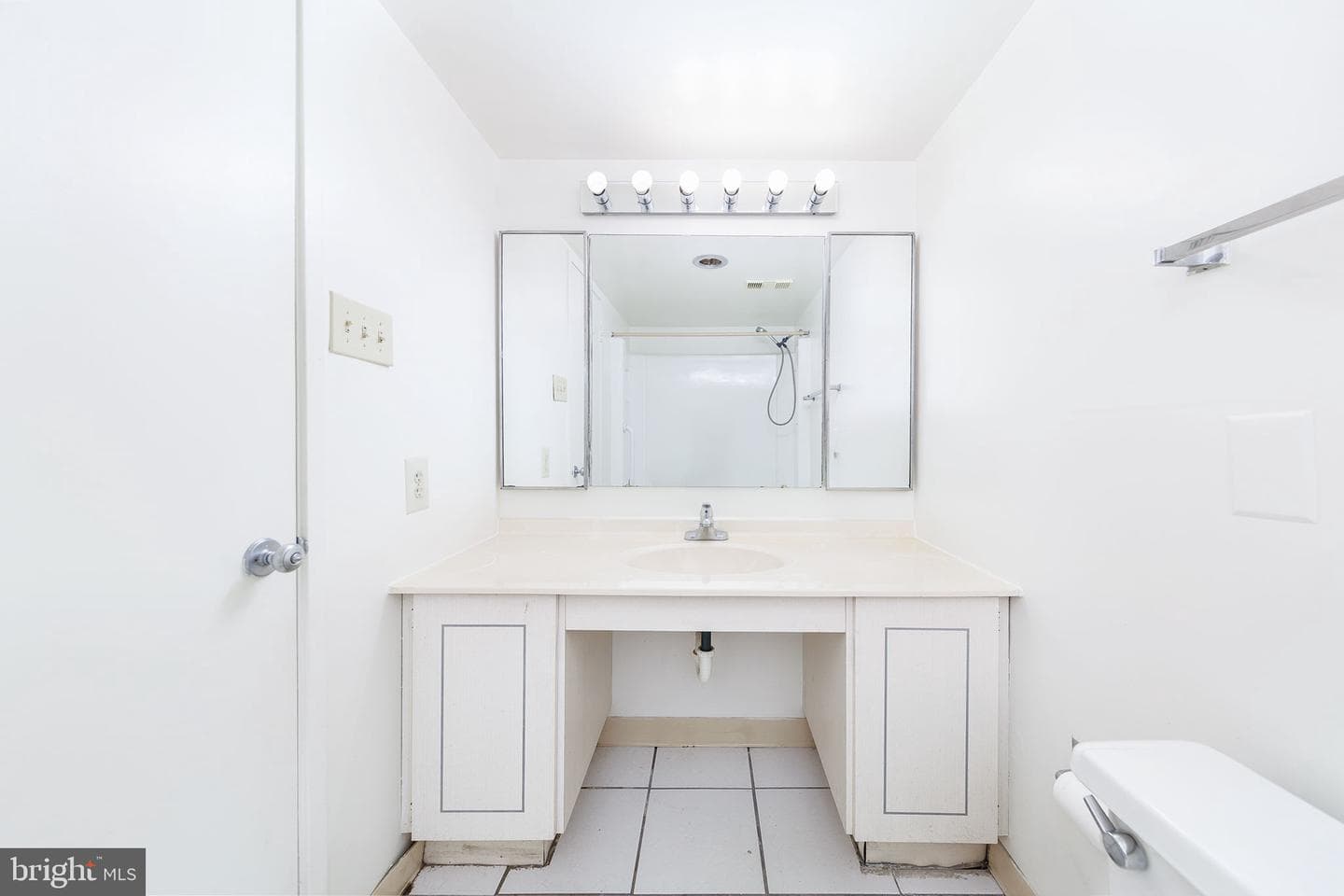 307 Yoakum Parkway #802 photo 17