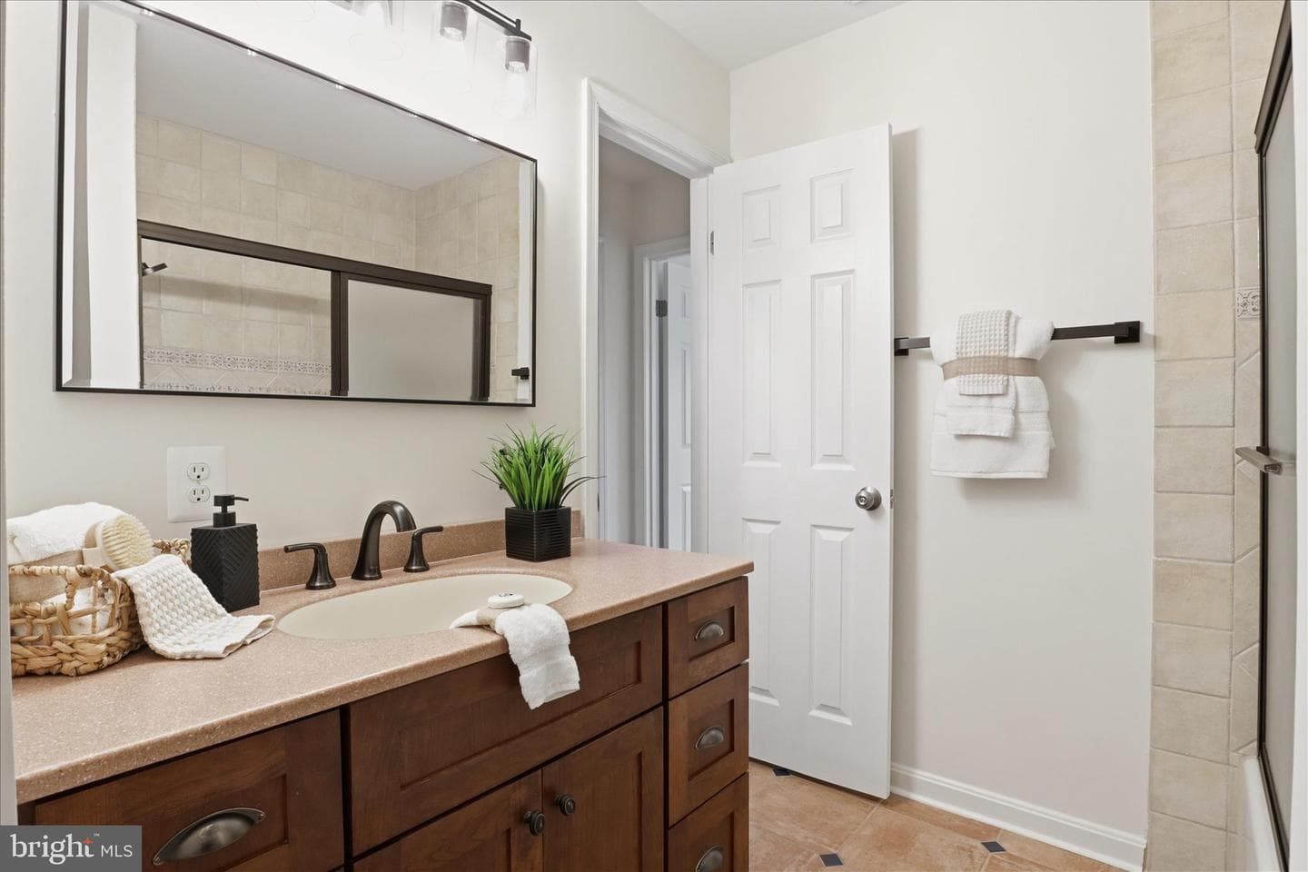 1306 Chetworth Court photo 19