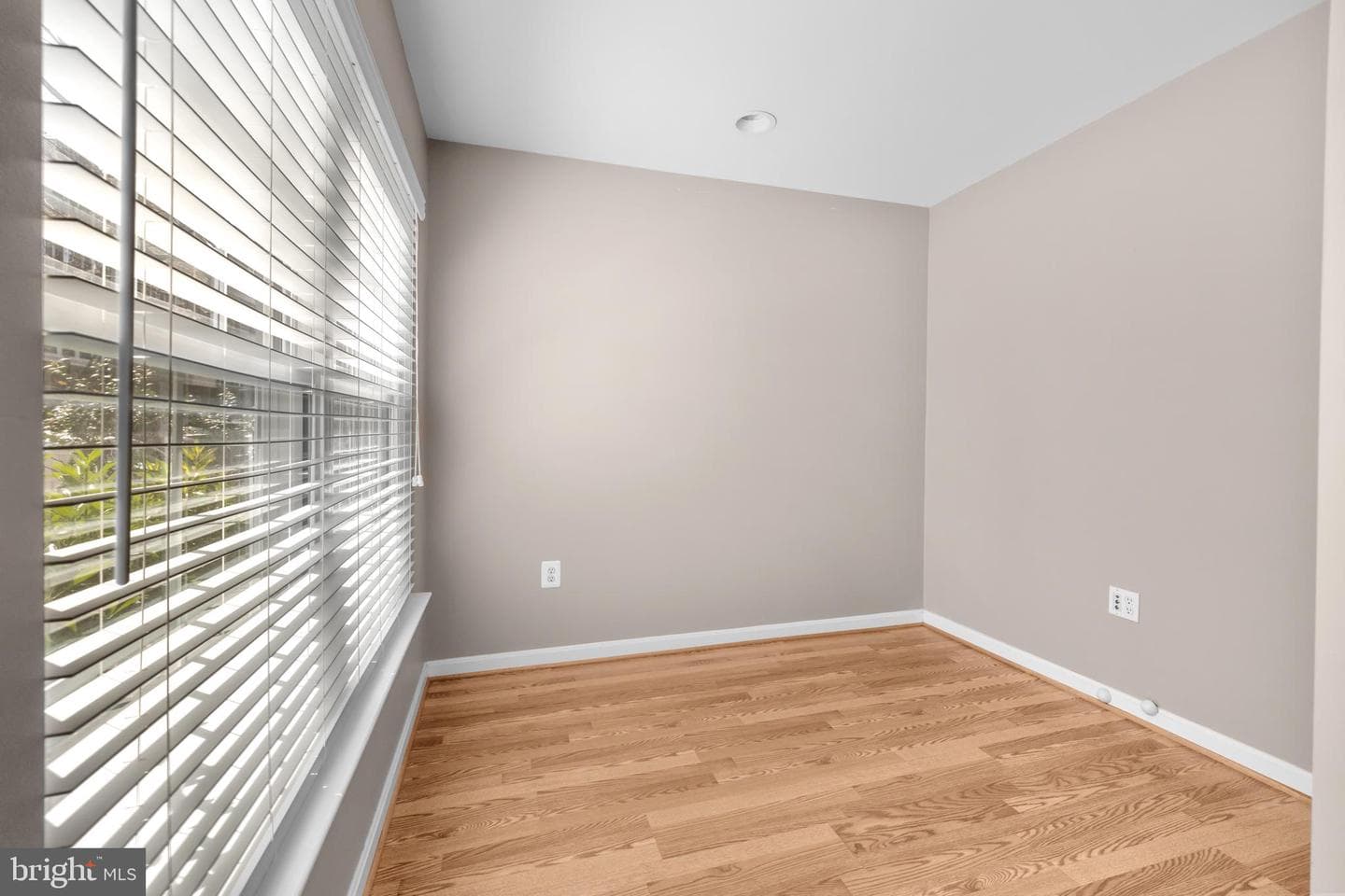 5051 Kilburn Street photo 4