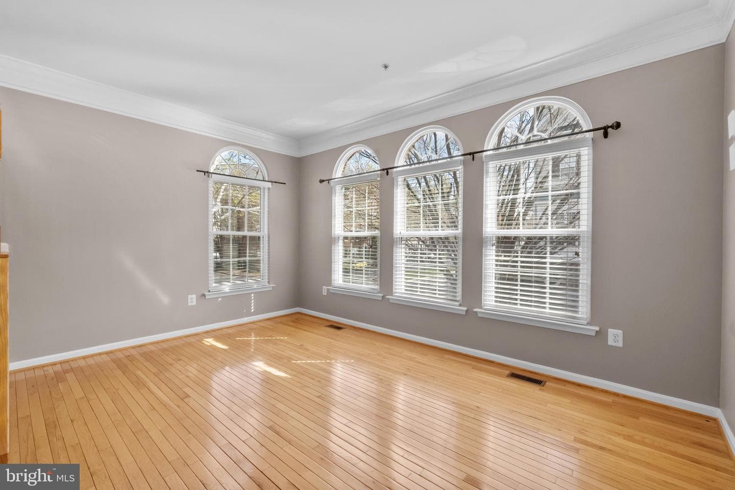 5051 Kilburn Street photo 9