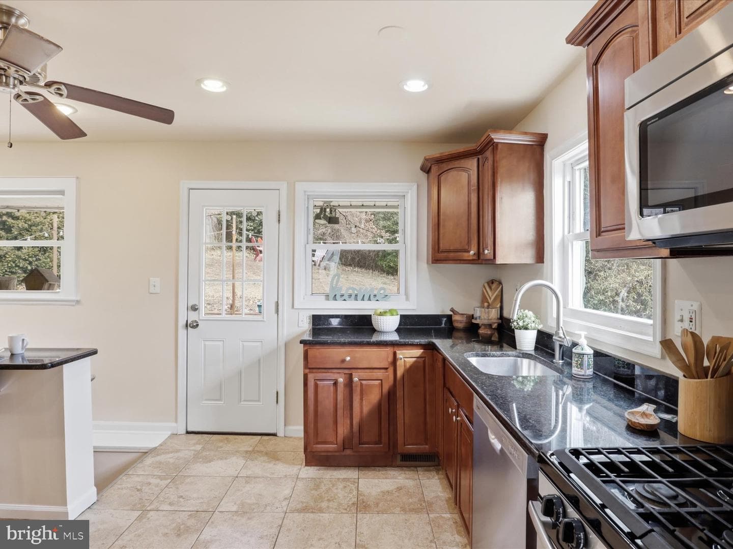 3955 Taney Avenue photo 8