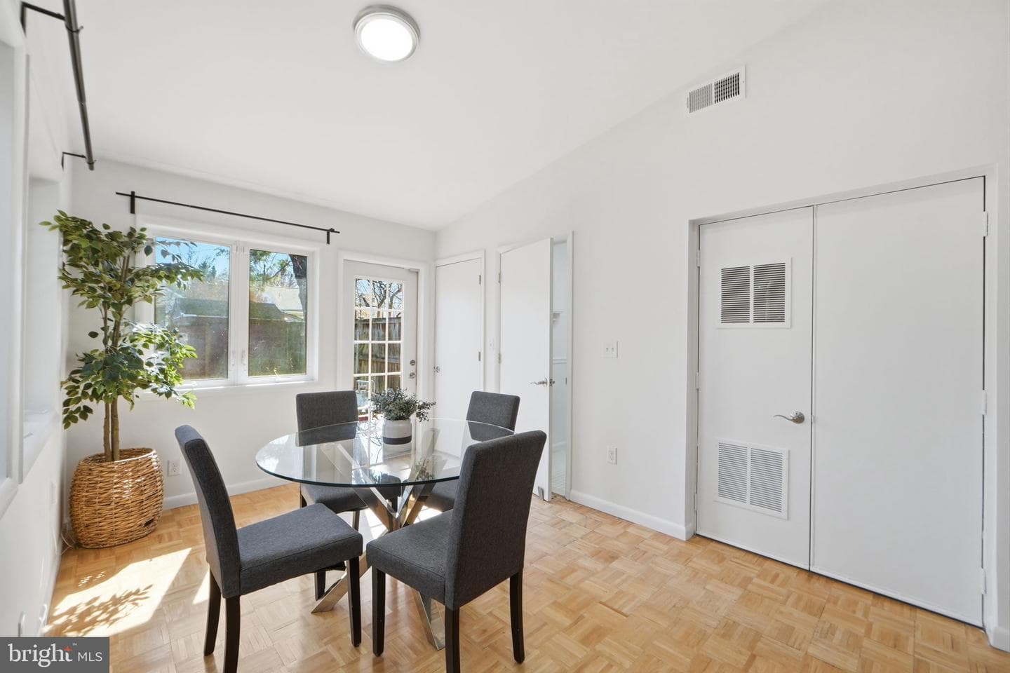 331 Laverne Avenue photo 10
