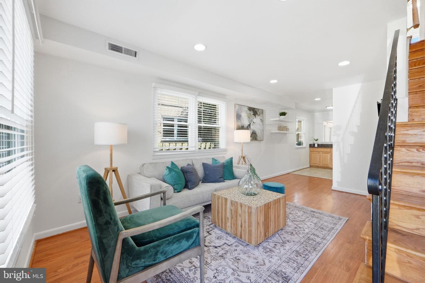 331 Laverne Avenue photo 2