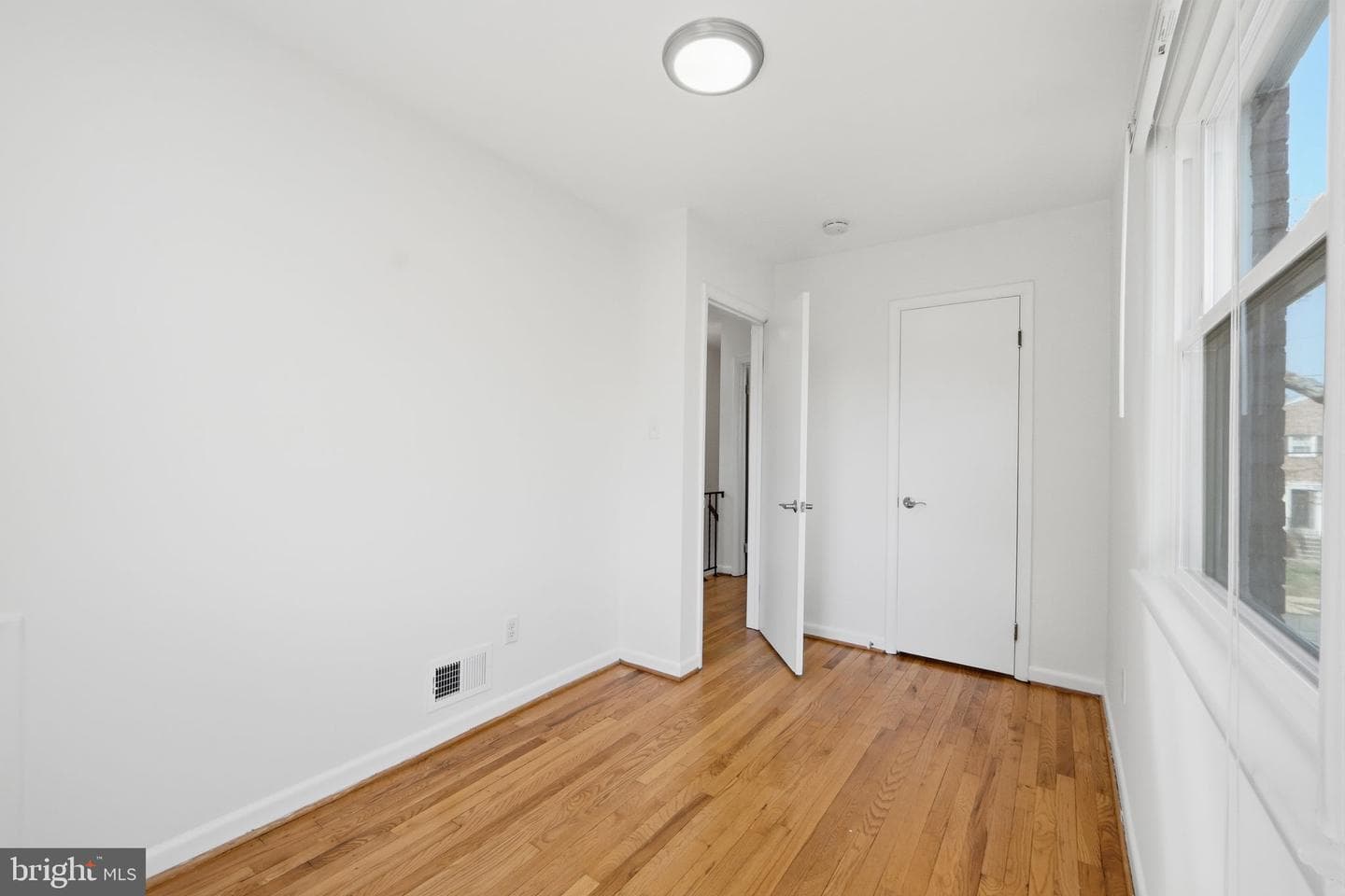331 Laverne Avenue photo 21