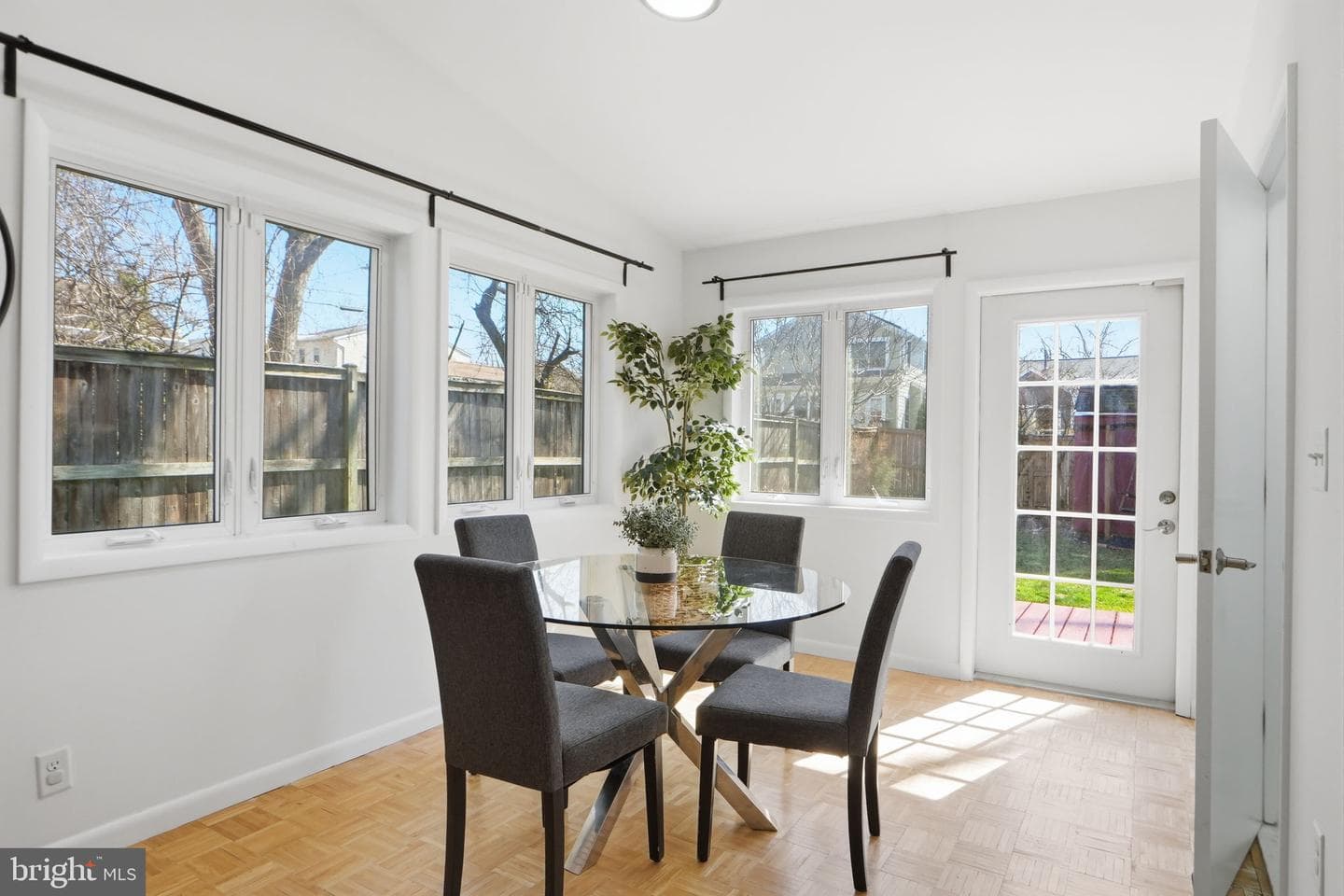 331 Laverne Avenue photo 9