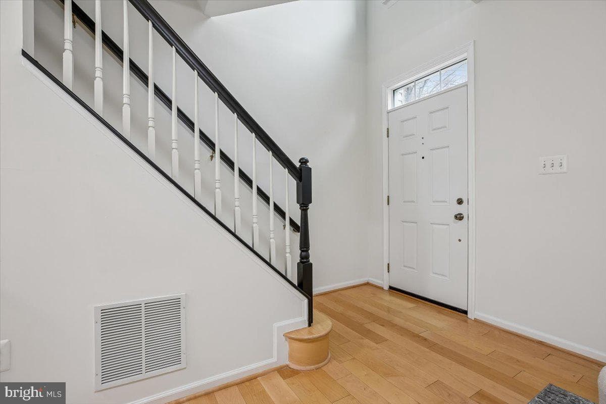 5850 Cowling Court photo 3