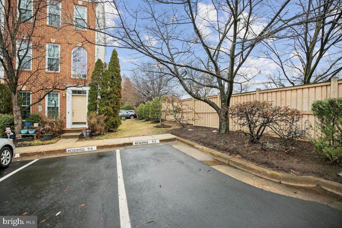5850 Cowling Court photo 42