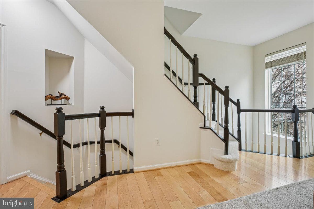 5850 Cowling Court photo 9
