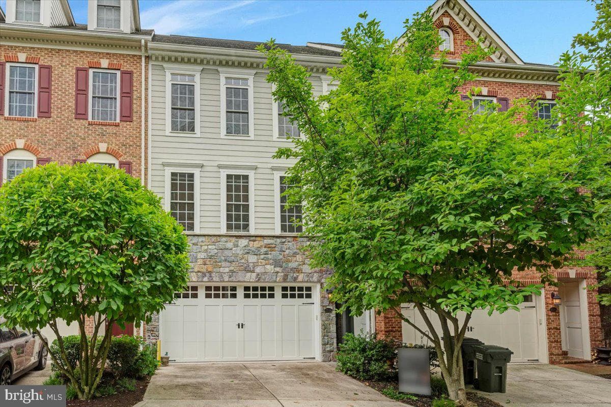 3534 Goddard Way, Alexandria