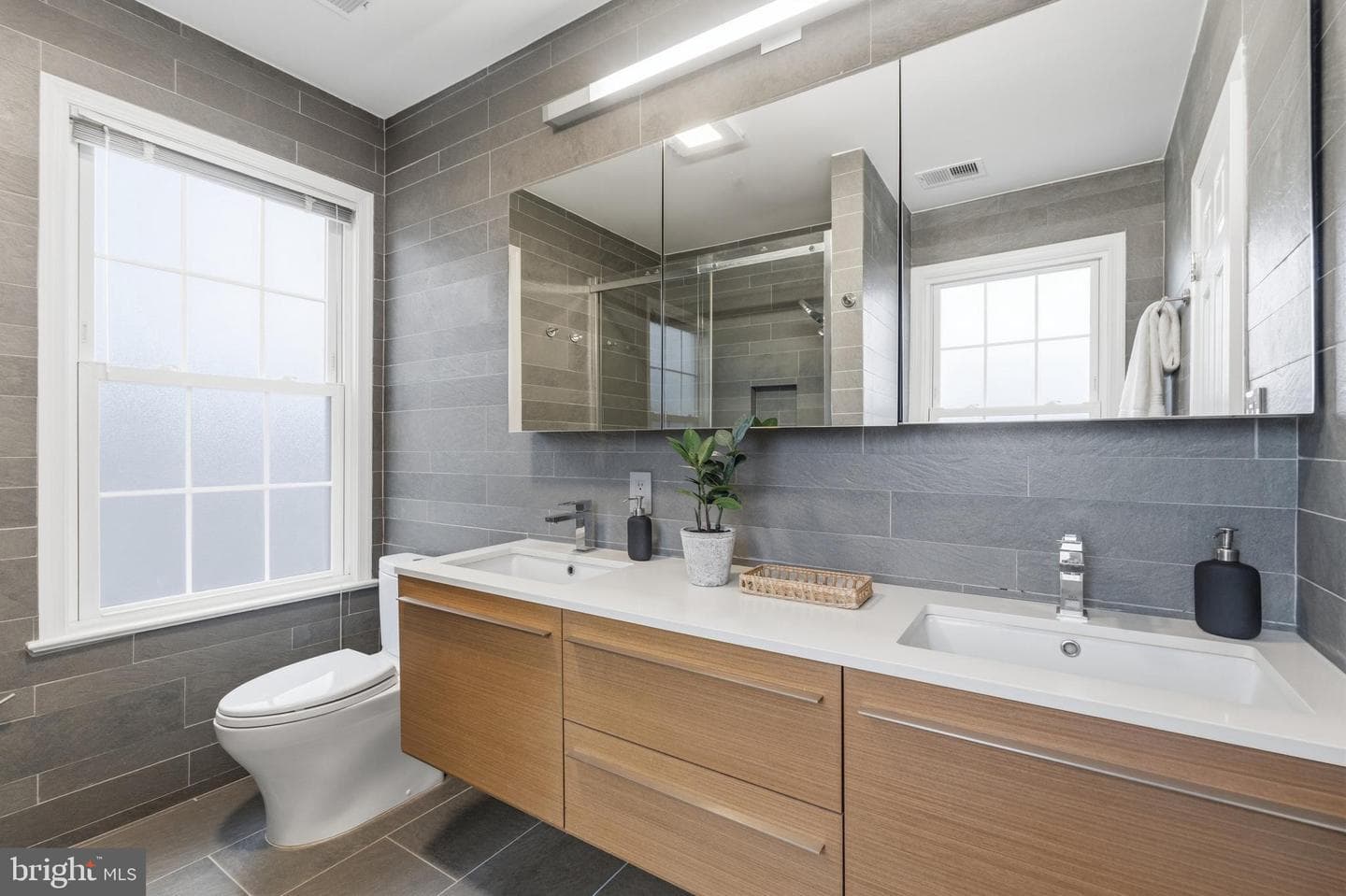320 Laverne Avenue photo 24
