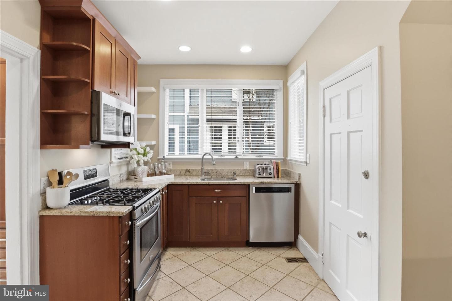 3 W Glendale Avenue photo 13