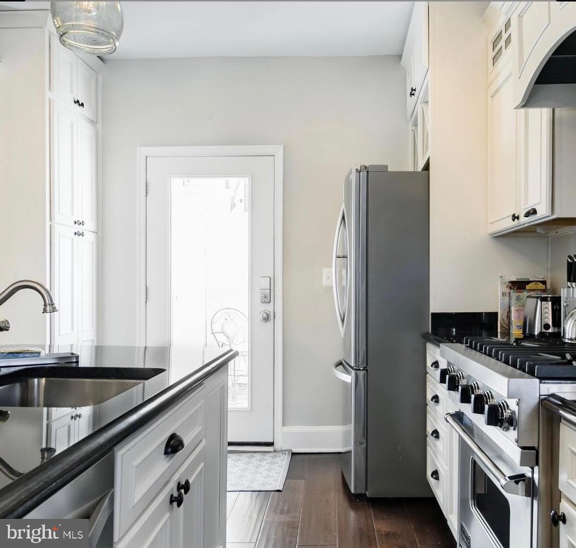 216 N Pitt Street photo 13