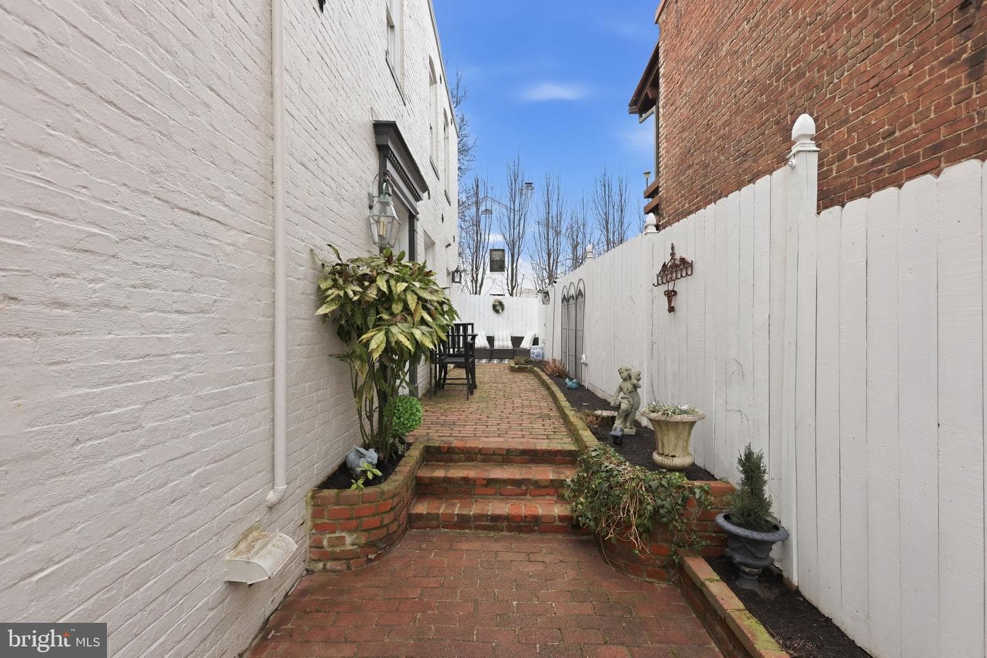 216 N Pitt Street photo 30