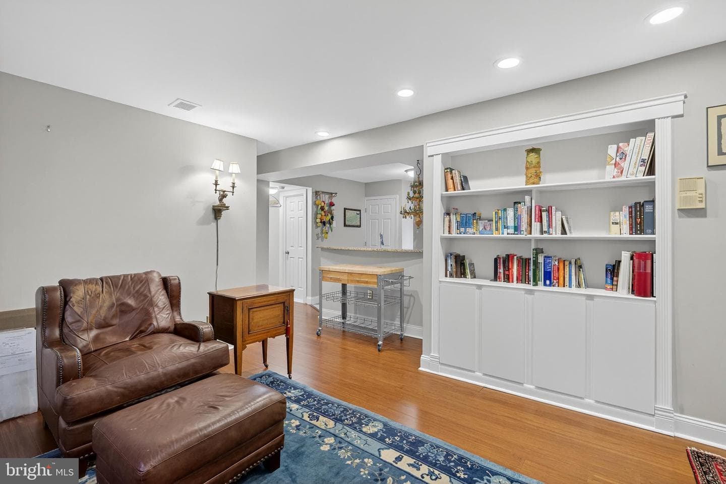 1407 E Abingdon Drive #1 photo 6