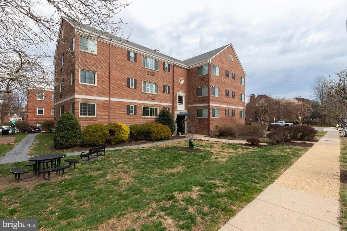 820b S Washington Street #325 photo 1