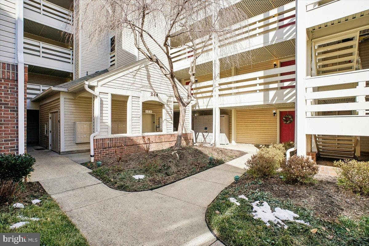 244 S Reynolds Street #109 photo 20