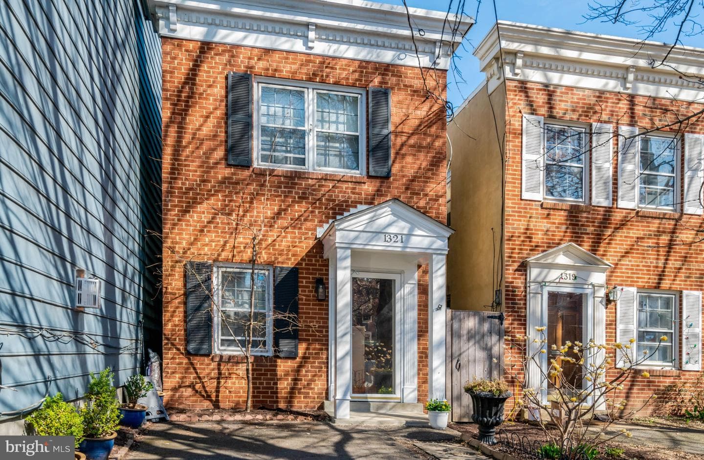 1321 Queen Street photo 2