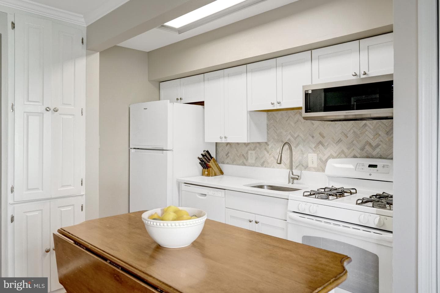 1321 Queen Street photo 9