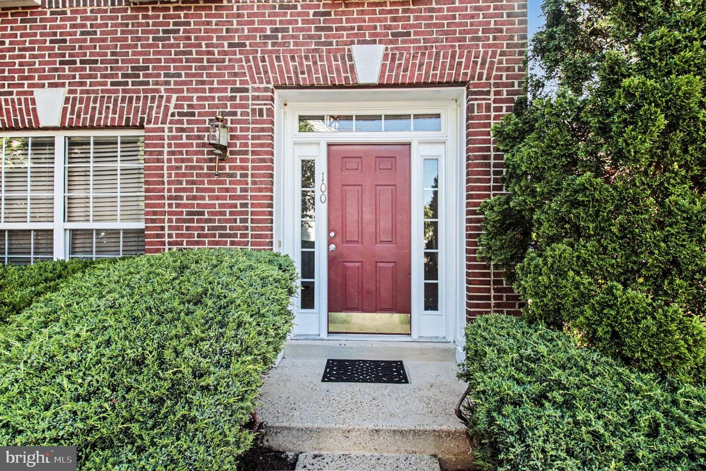 100 Meadows Lane photo 3