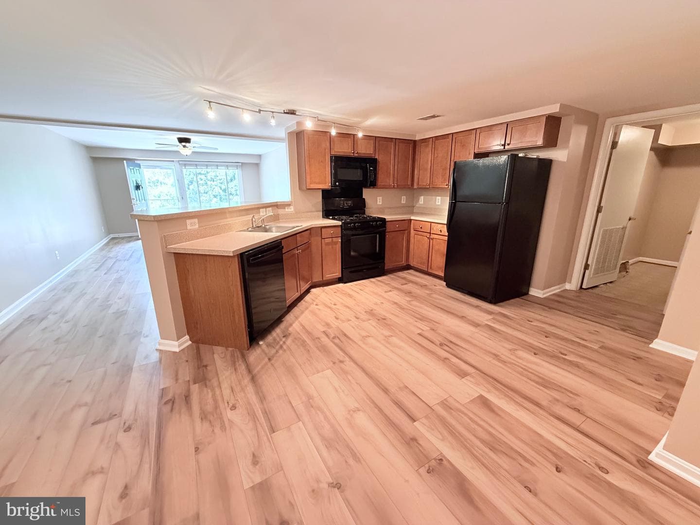 1425 N Van Dorn Street #a photo 5