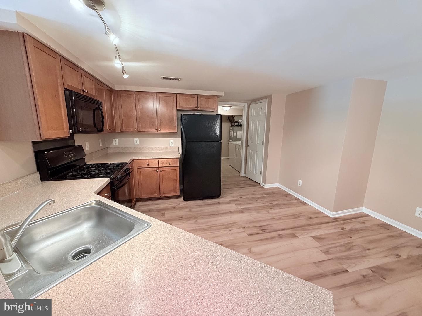 1425 N Van Dorn Street #a photo 7