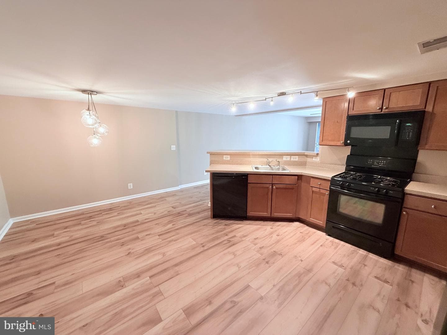 1425 N Van Dorn Street #a photo 8