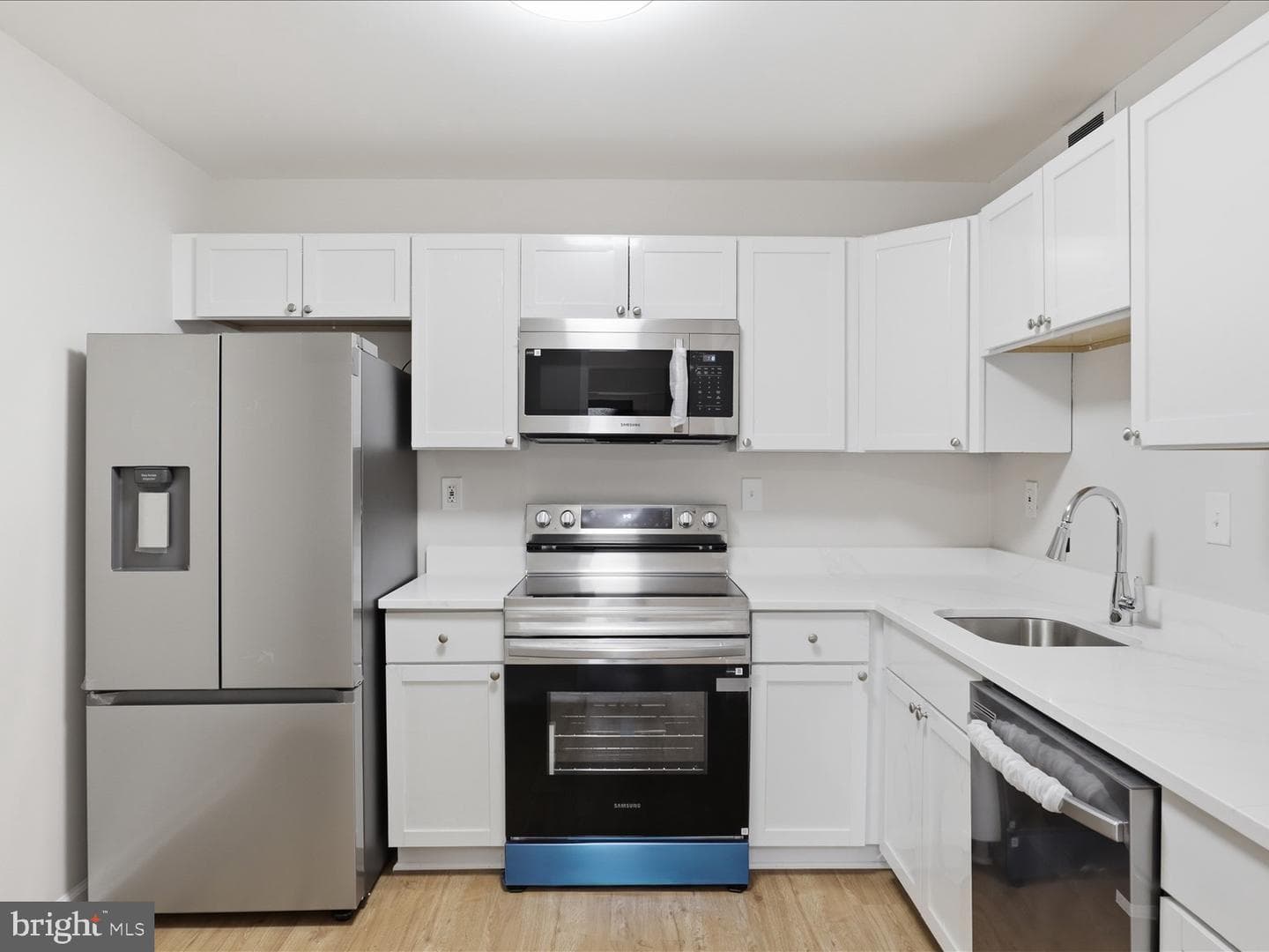 205 Yoakum Parkway #216 photo 12