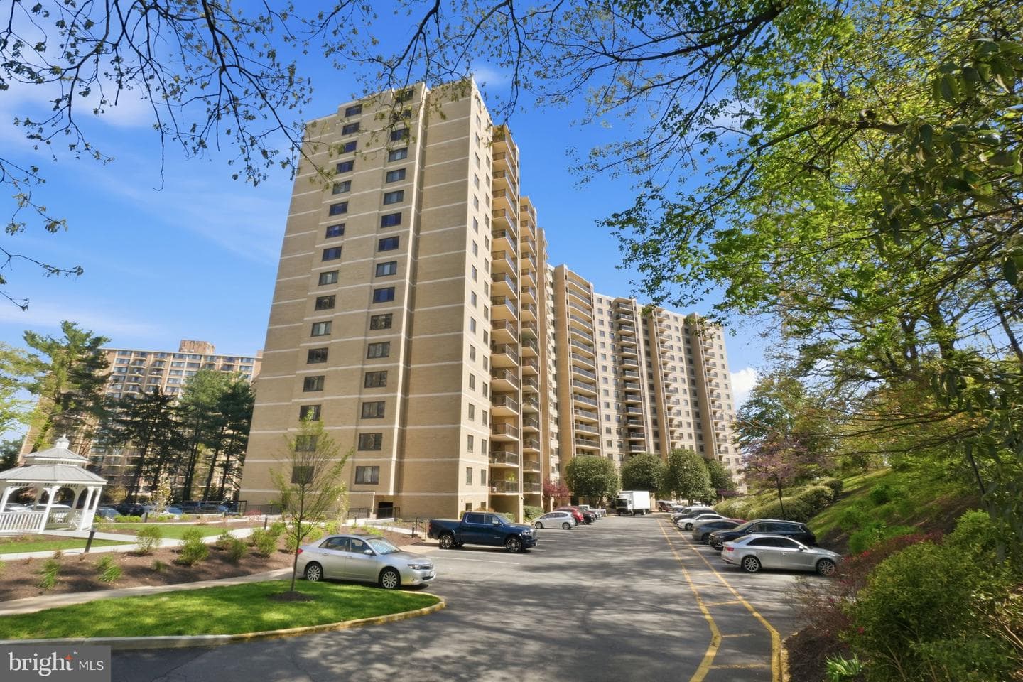 309 Yoakum Parkway #603 photo 4