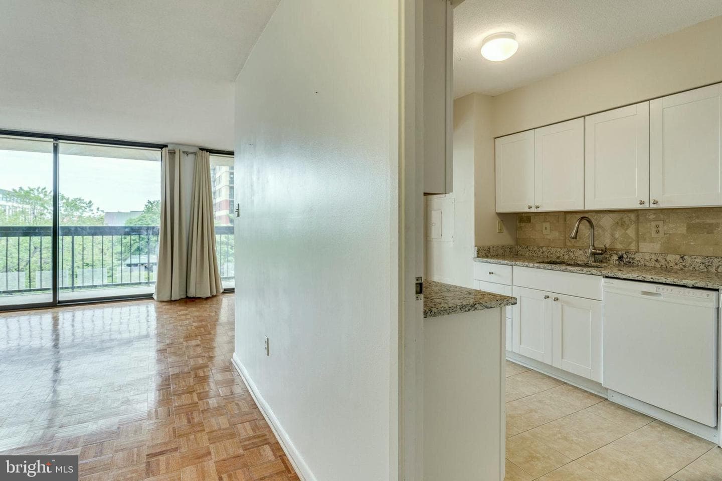 400 Madison Street #505 photo 3
