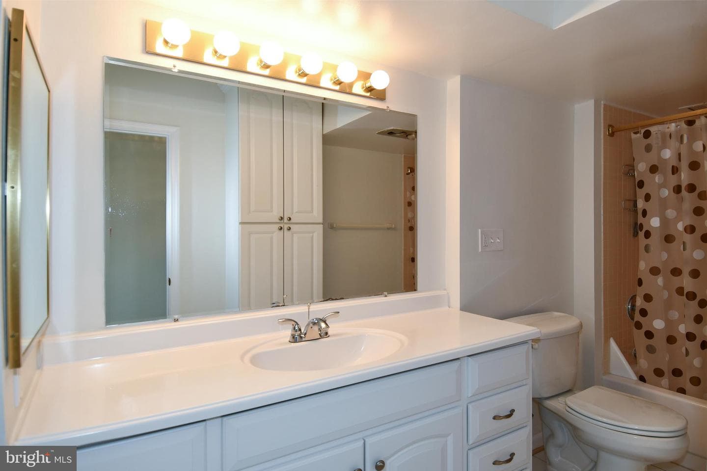 400 Madison Street #301 photo 29