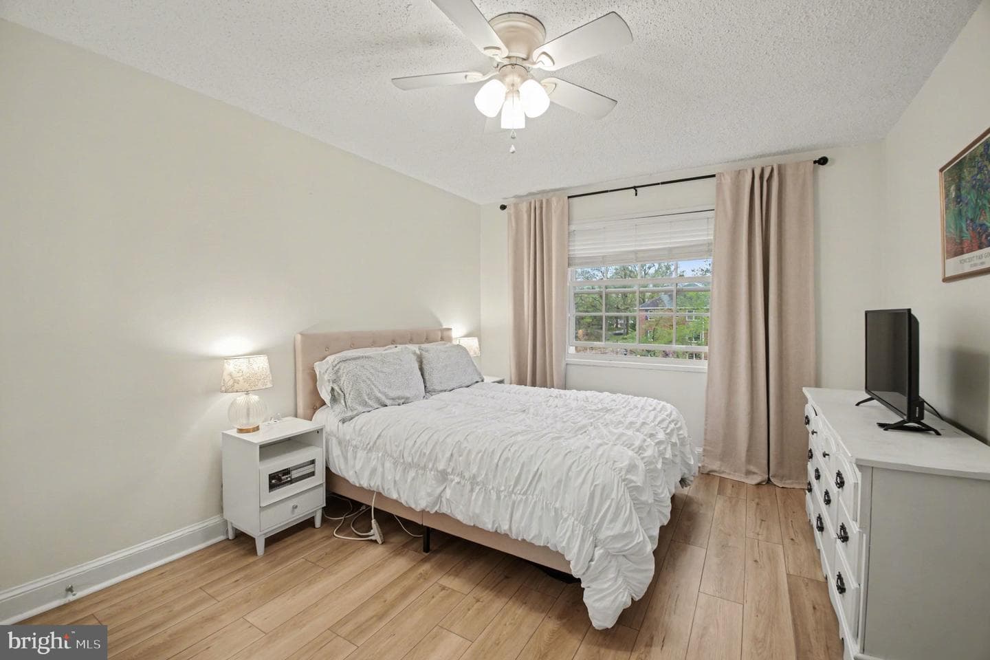 1632 W Abingdon Drive #302 photo 9