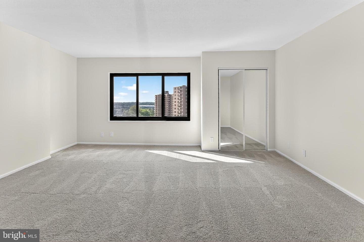 205 Yoakum Parkway #1511 photo 23